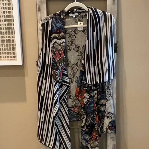 Adore Vest NWT - Picture 2 of 5